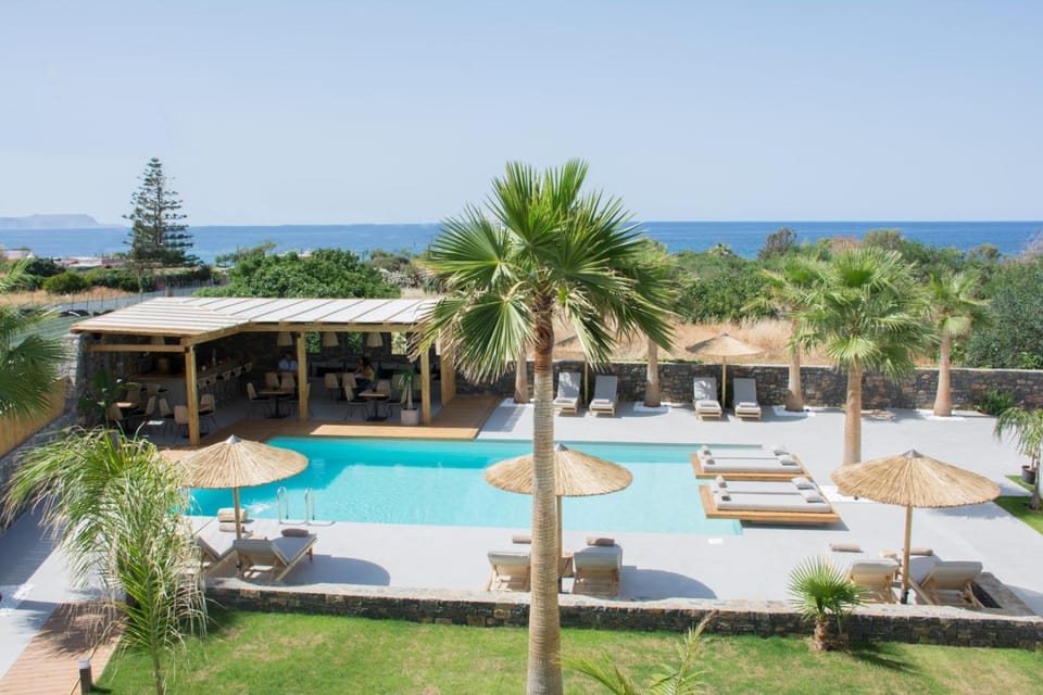 Balcony/Terrace, Pool view, Swimming pool, Swimming pool