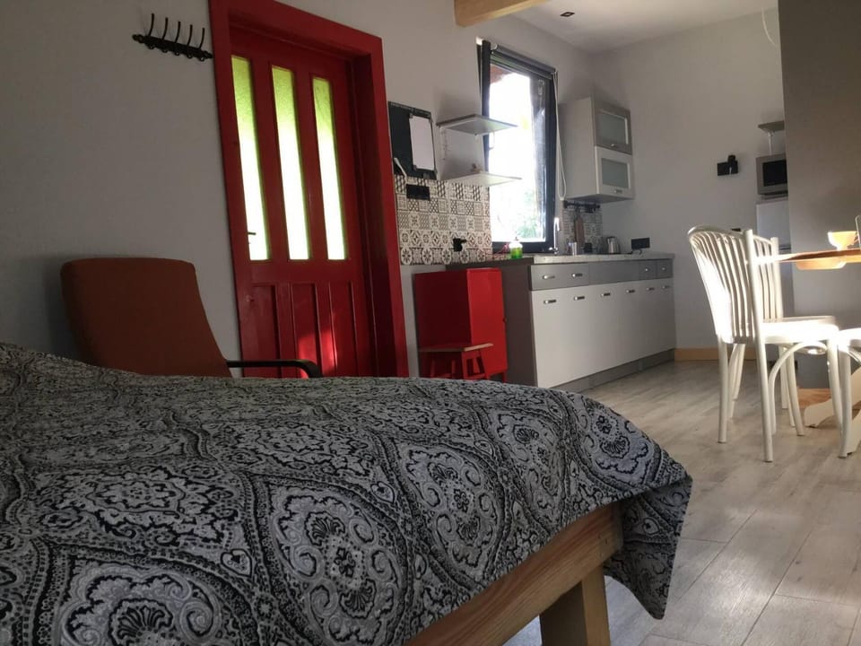 Living room, Food and drinks, Seating area