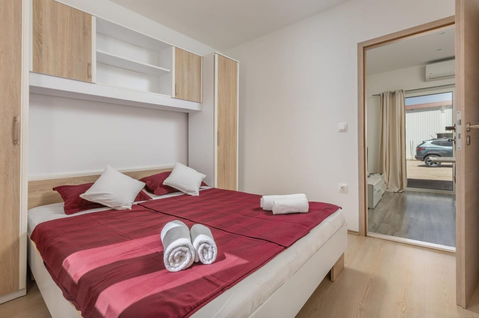 Bed, Photo of the whole room, Bedroom, towels, wardrobe, air conditioner