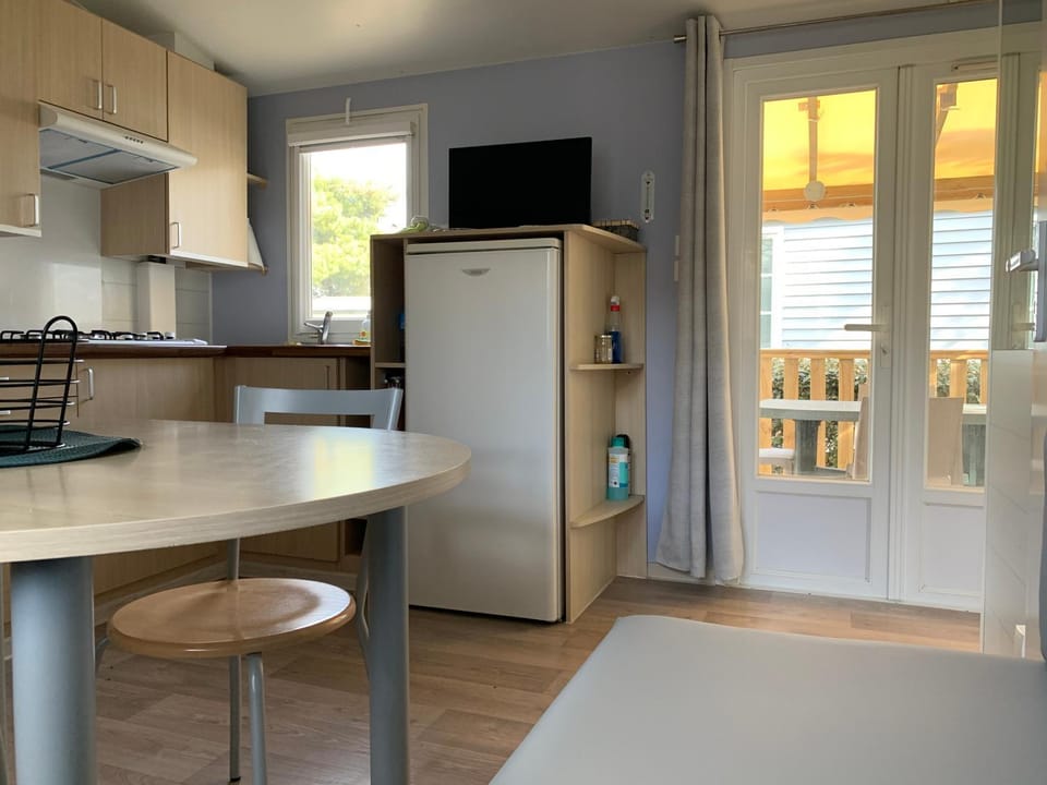 Communal lounge/ TV room, Kitchen or kitchenette