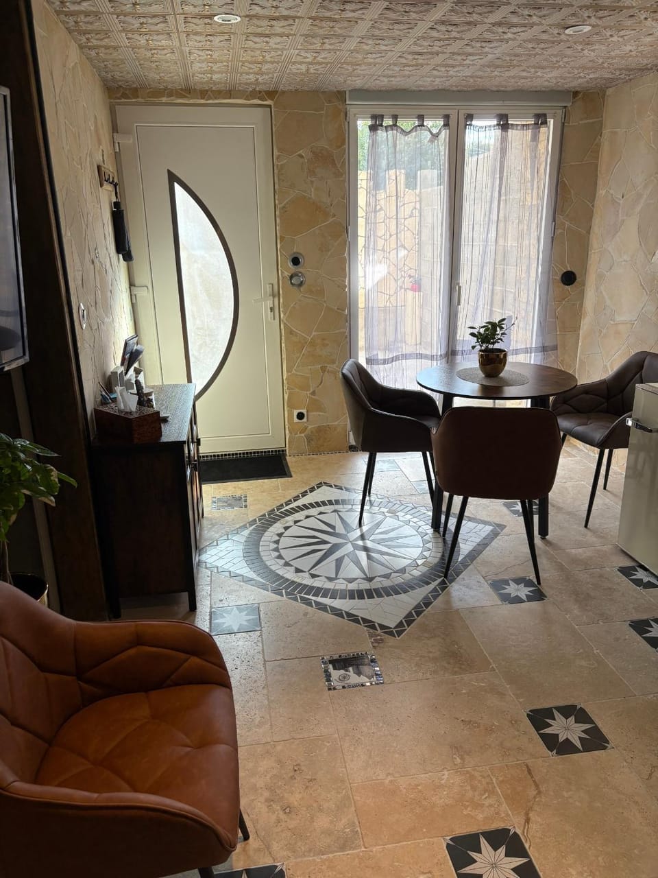 Seating area, Dining area