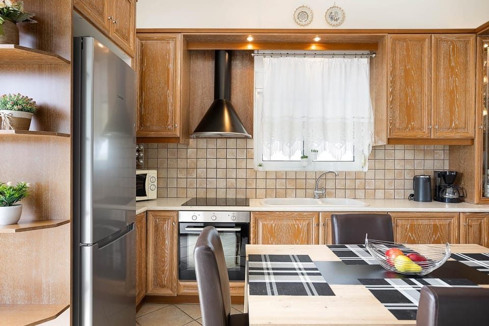 Kitchen or kitchenette, oven