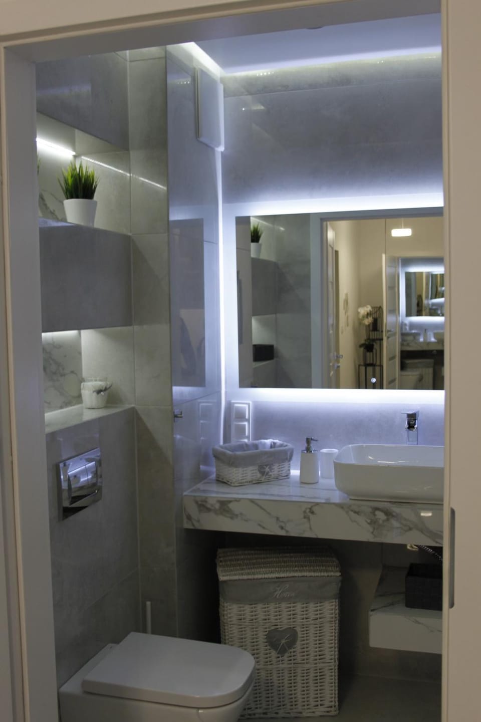 Apartament Wrocław Centrum Galeria Magnolia Apartment in Wroclaw