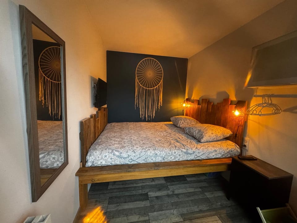 Bed, Photo of the whole room, Bedroom