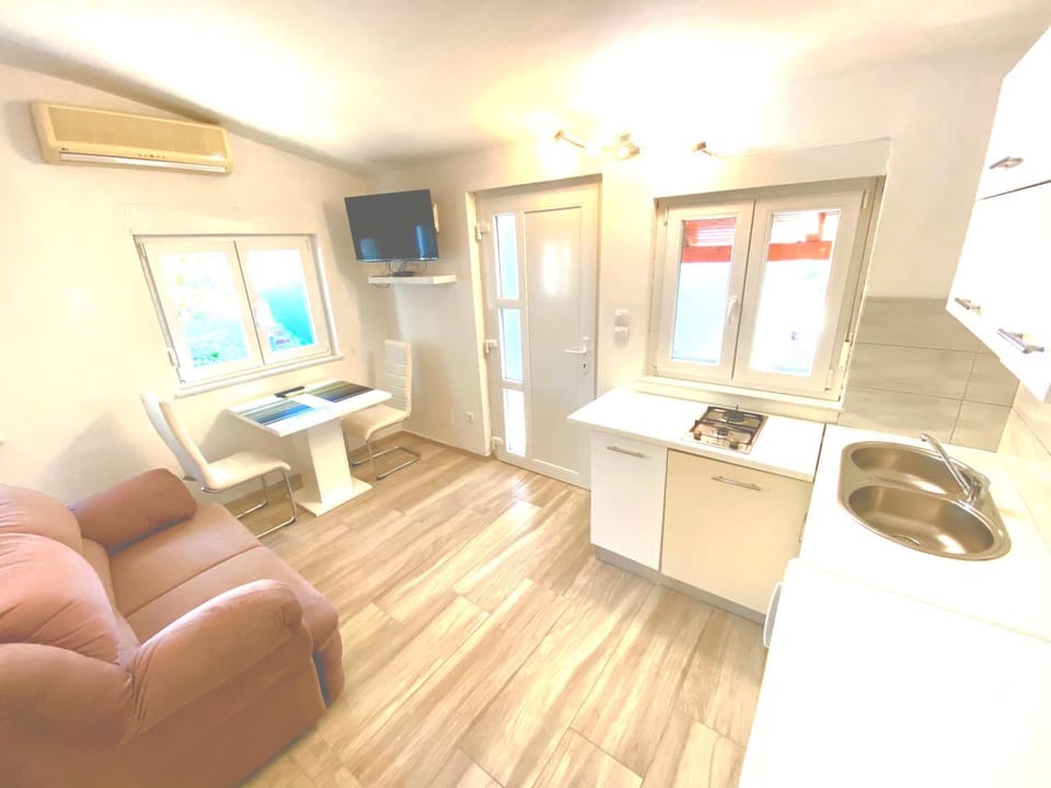 Kitchen or kitchenette, Living room, Seating area
