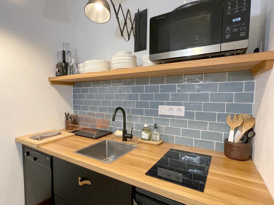 Kitchen or kitchenette