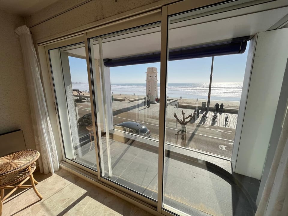 Appartement T2 avec balcon et vue mer, 1er étage, ascenseur, TV, cuisine équipée - FR-1-197-466 Apartment in Les Sables-d'Olonne