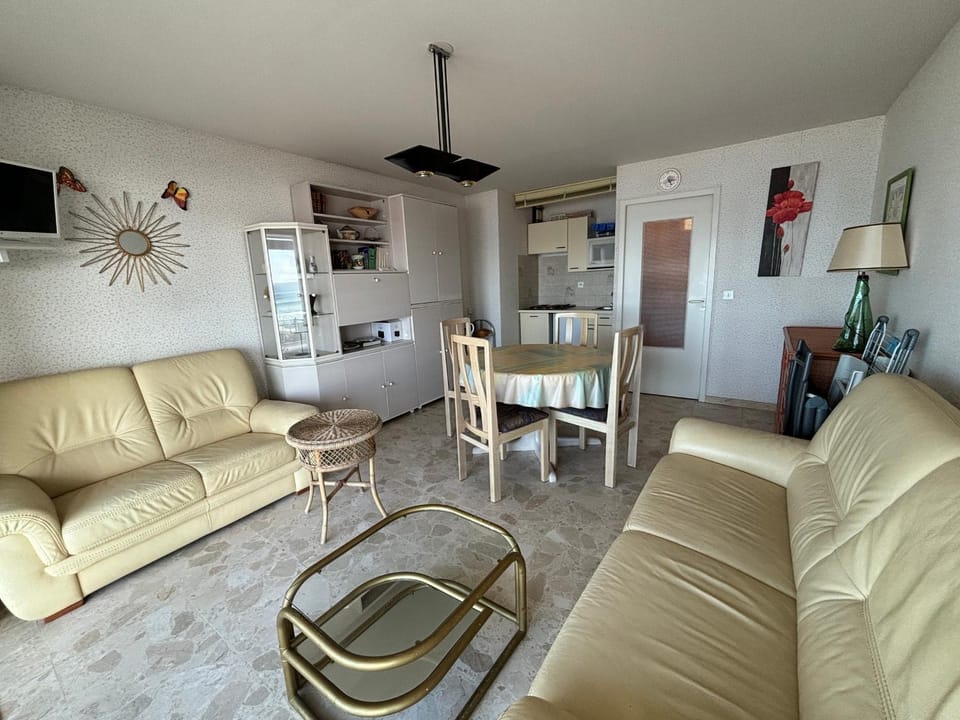 Appartement T2 avec balcon et vue mer, 1er étage, ascenseur, TV, cuisine équipée - FR-1-197-466 Apartment in Les Sables-d'Olonne