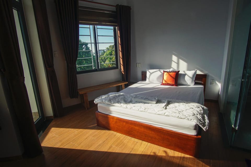 Bed, Photo of the whole room, Bedroom, City view, Garden view, Street view, Quiet street view