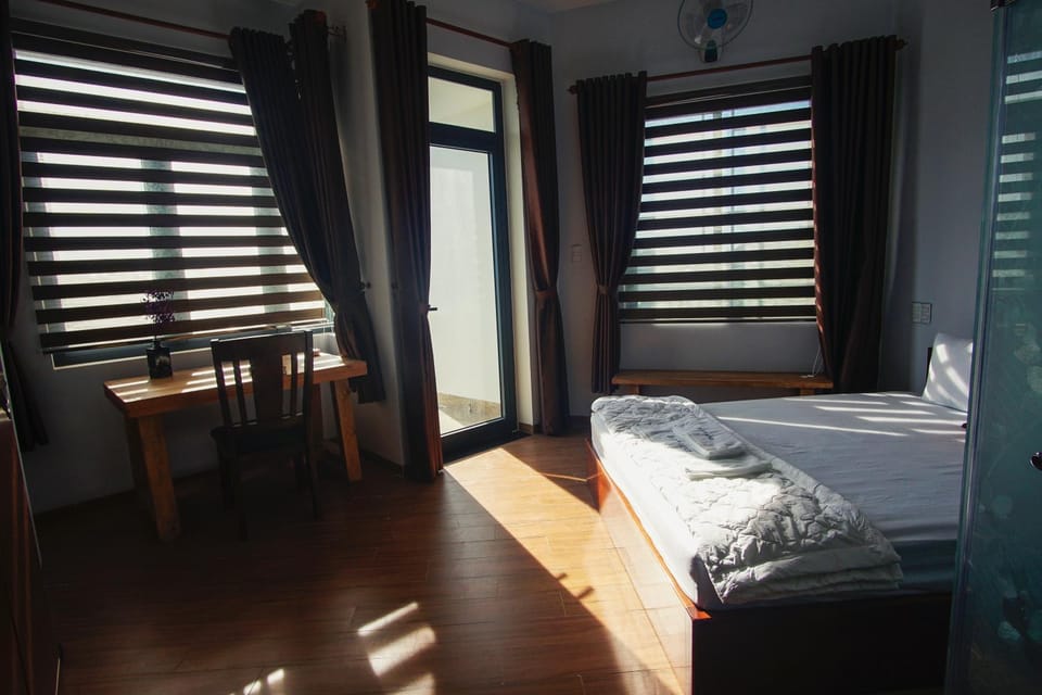 Bed, Photo of the whole room, Bedroom, City view, Garden view, Street view, Quiet street view