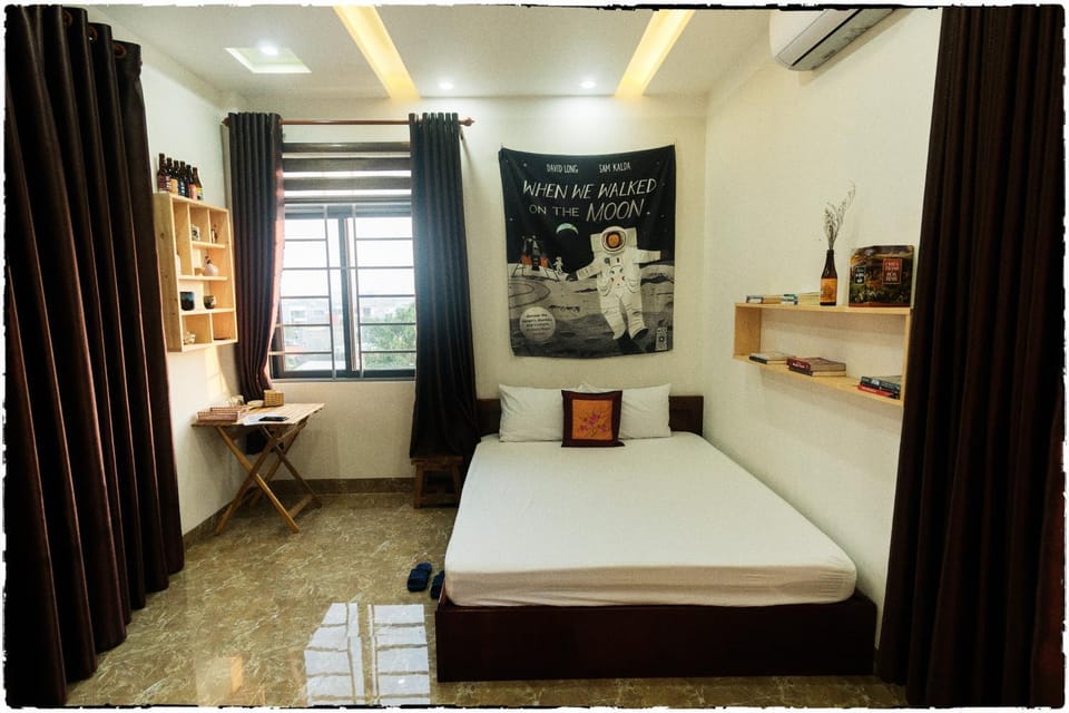 Bed, Photo of the whole room, Decorative detail, Bedroom
