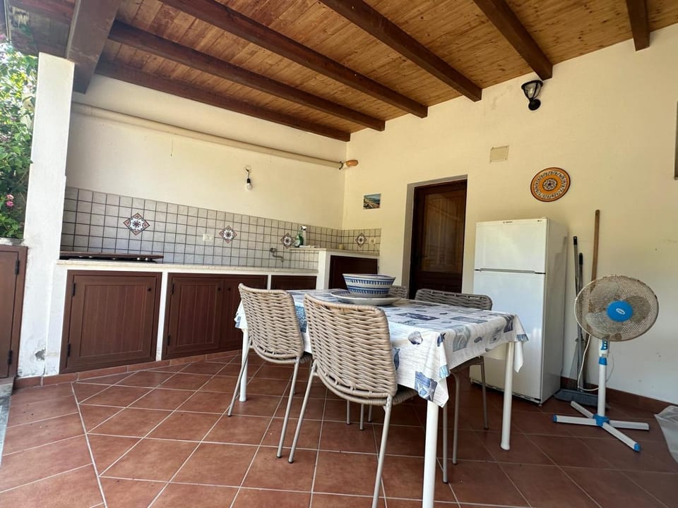 Villa by the Vulcano - 70mq plus large garden and patio House in Sicily