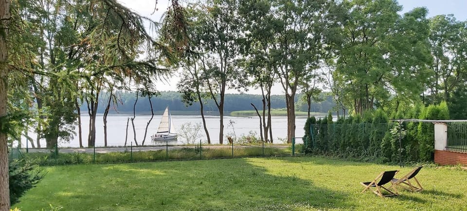 Dom przy lini brzegowej Jezioraka Villa in Pomeranian Voivodeship