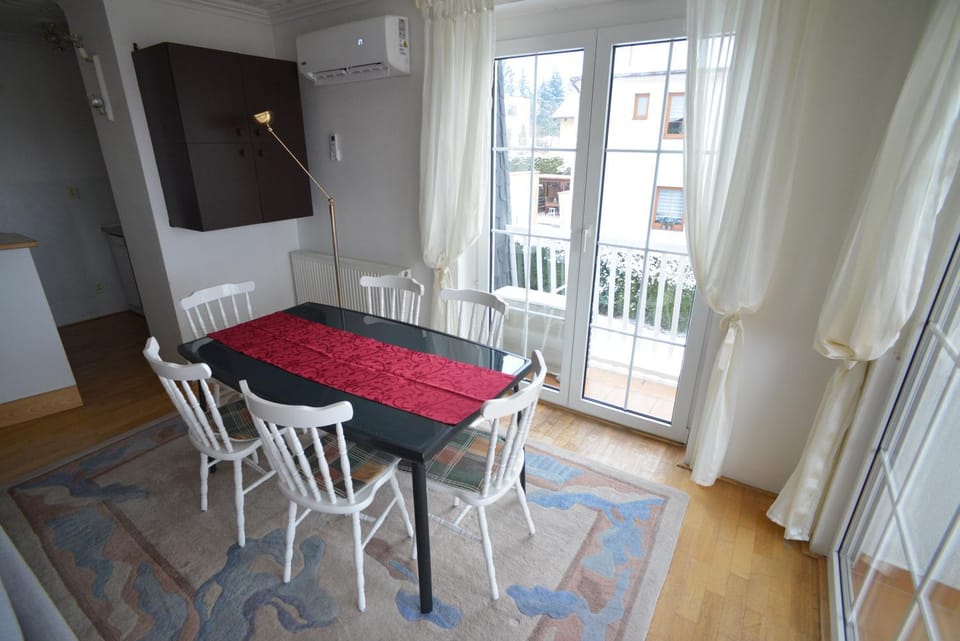 Living room, Dining area, air conditioner