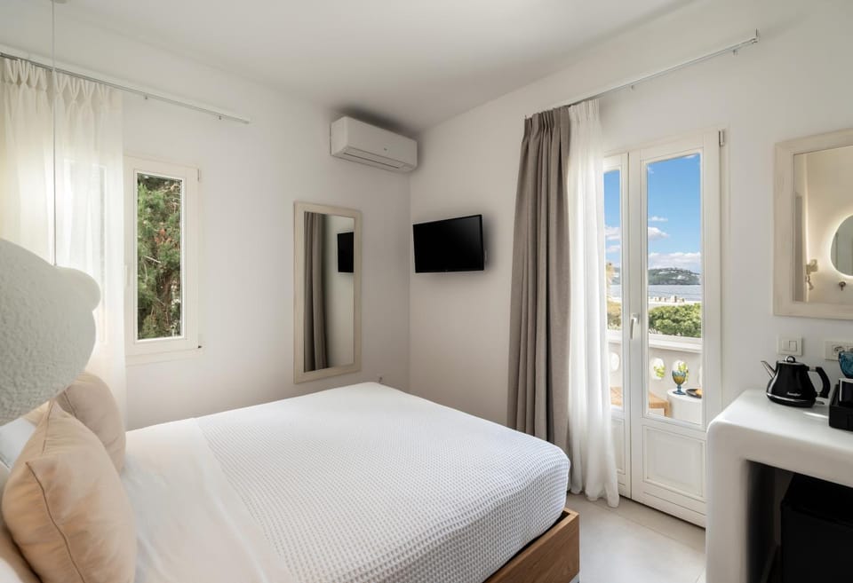 Bed, TV and multimedia, Photo of the whole room, Bedroom, air conditioner