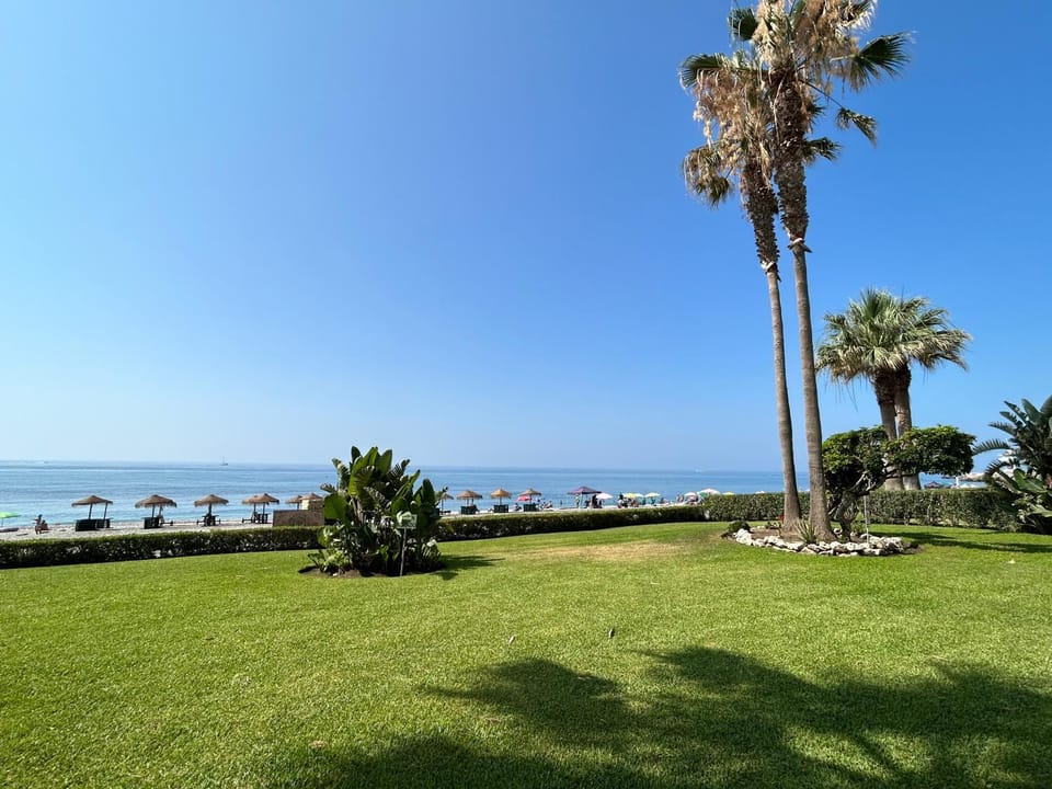 Apartamento en Primera Línea de Playa Apartment in Río de Torrox