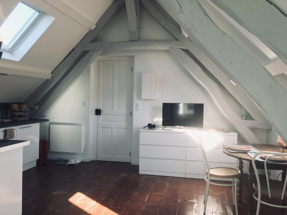 TV and multimedia, Kitchen or kitchenette, Dining area