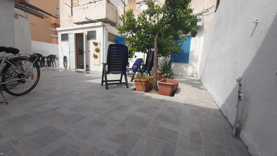 Day, Cycling, Inner courtyard view