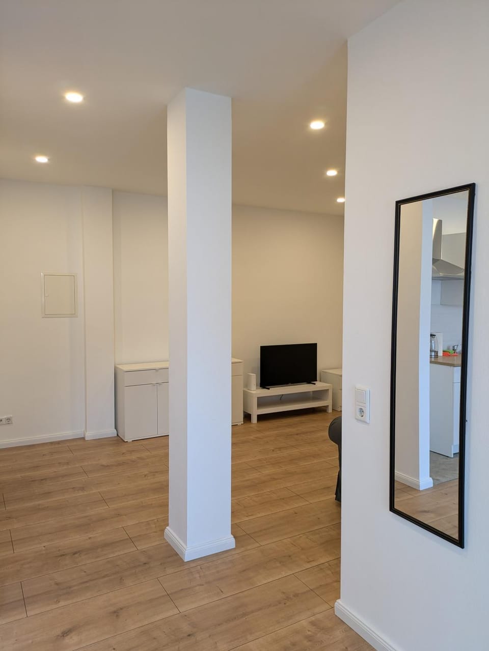 TV and multimedia, Photo of the whole room
