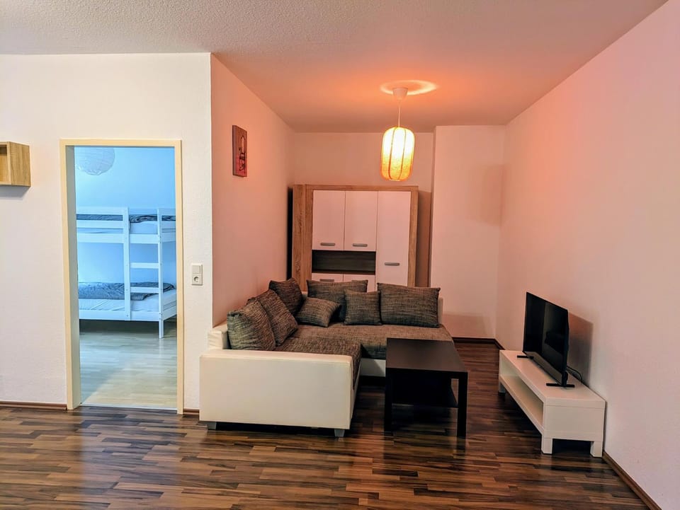 TV and multimedia, Living room, Seating area, Evening entertainment