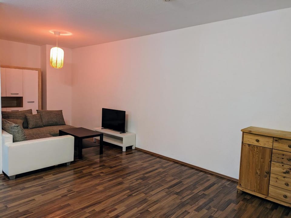 Communal lounge/ TV room, TV and multimedia, Living room, Seating area, Evening entertainment