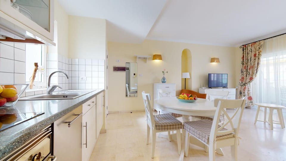 TV and multimedia, Kitchen or kitchenette, Living room, Seating area, Dining area, minibar, pet friendly, stove