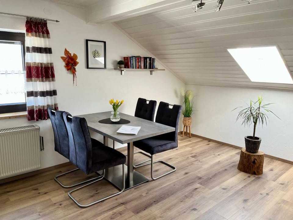 Seating area, Dining area