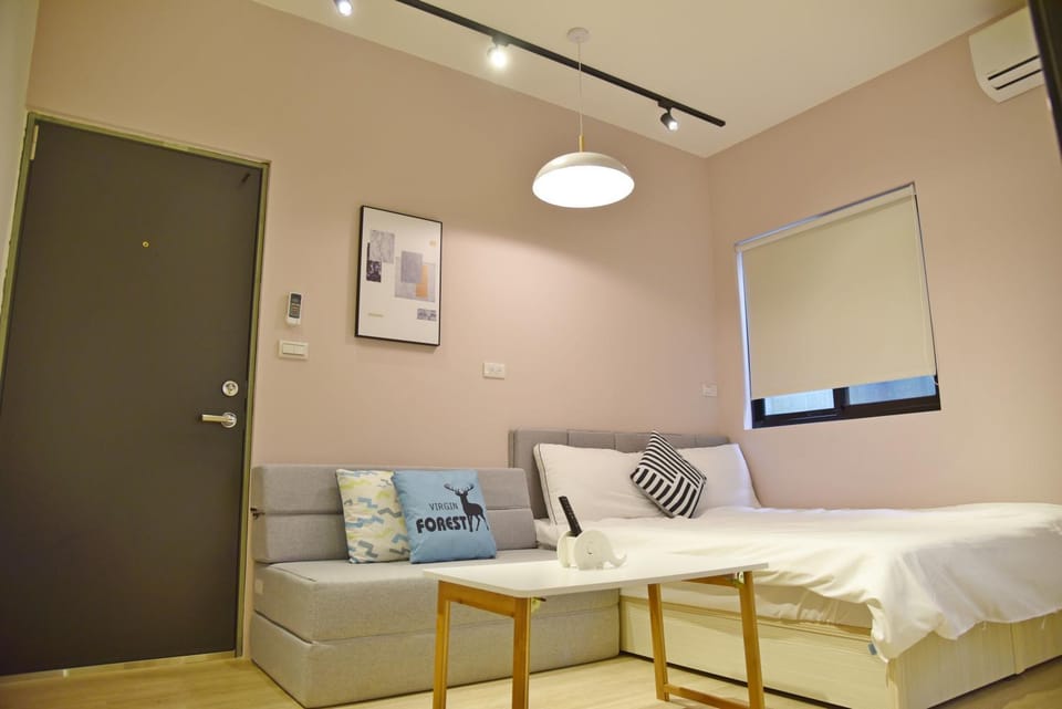 Photo of the whole room, Decorative detail, bunk bed