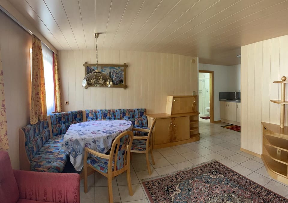 Communal lounge/ TV room, Seating area, Dining area