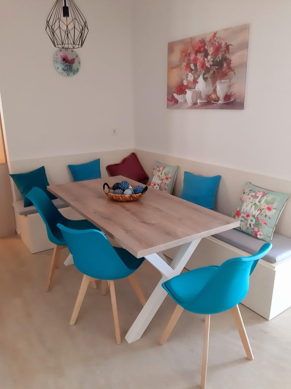 Seating area, Dining area