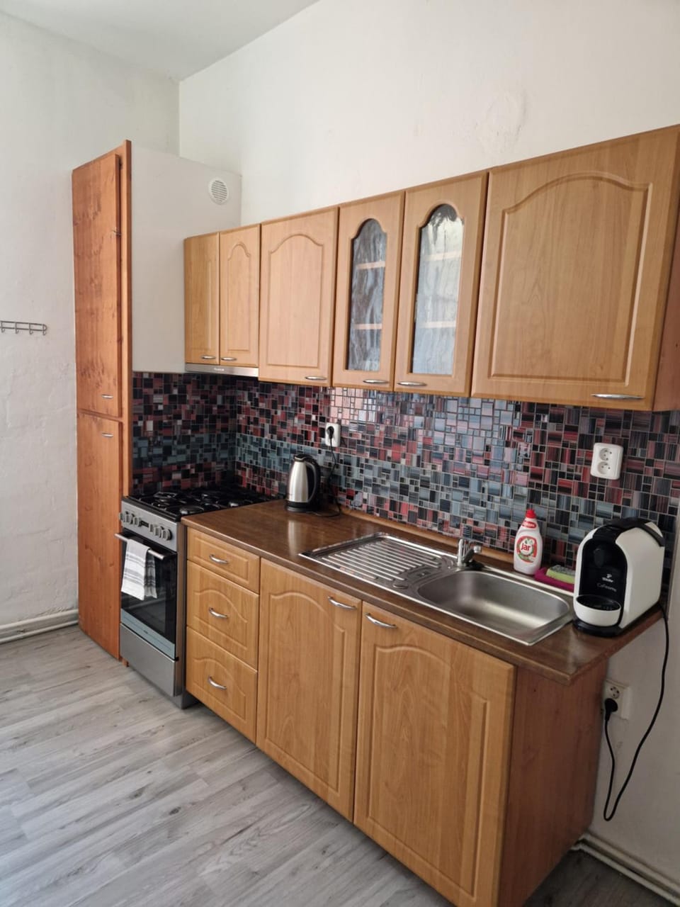 Coffee/tea facilities, Kitchen or kitchenette, oven, stove
