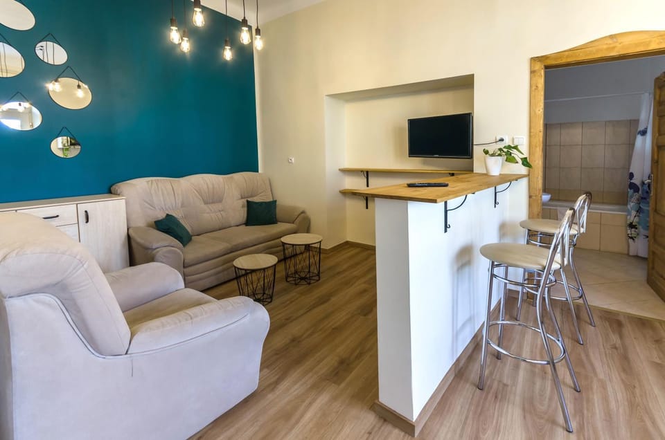 Communal lounge/ TV room, Bed, Living room, Seating area