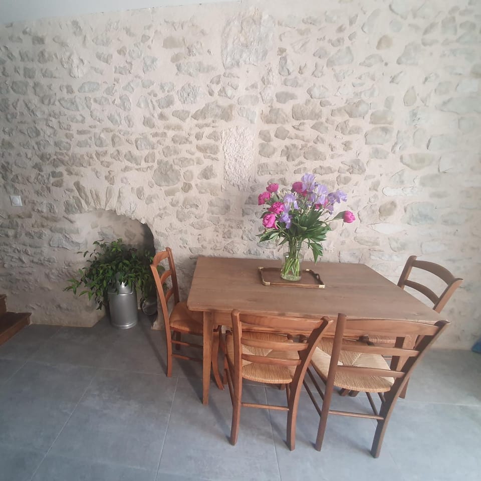 Aux Portes Du Marais House in Auvergne-Rhône-Alpes