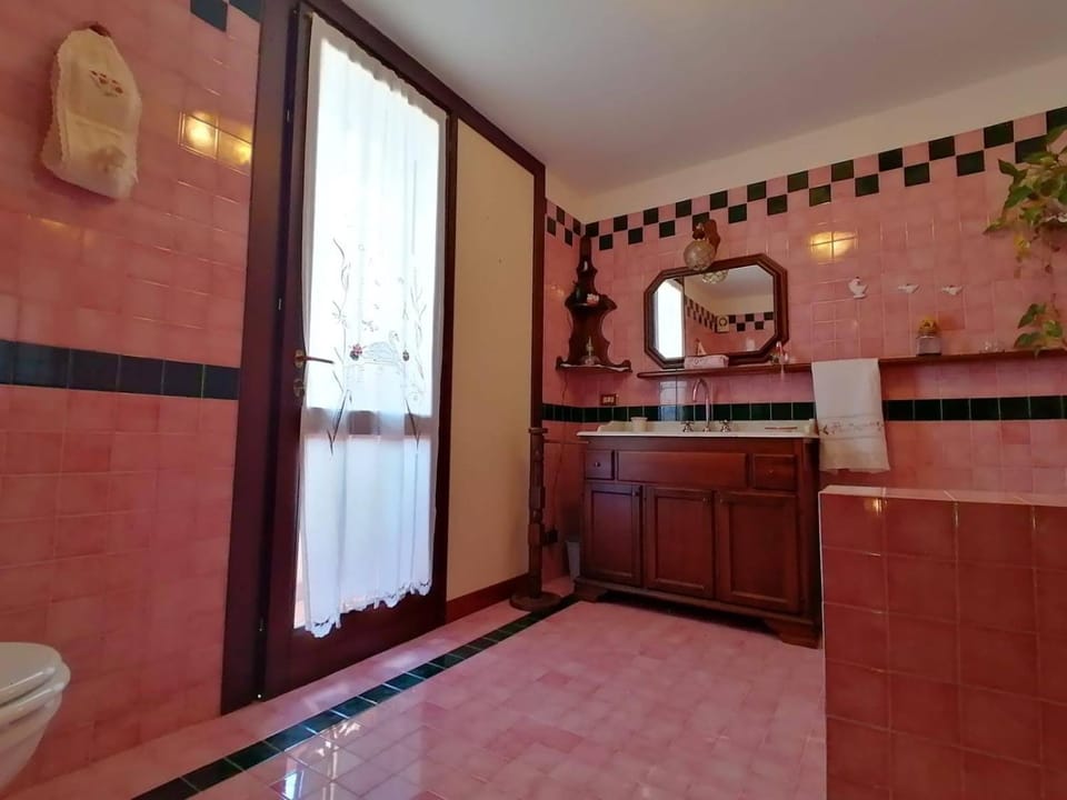Bathroom, Bath