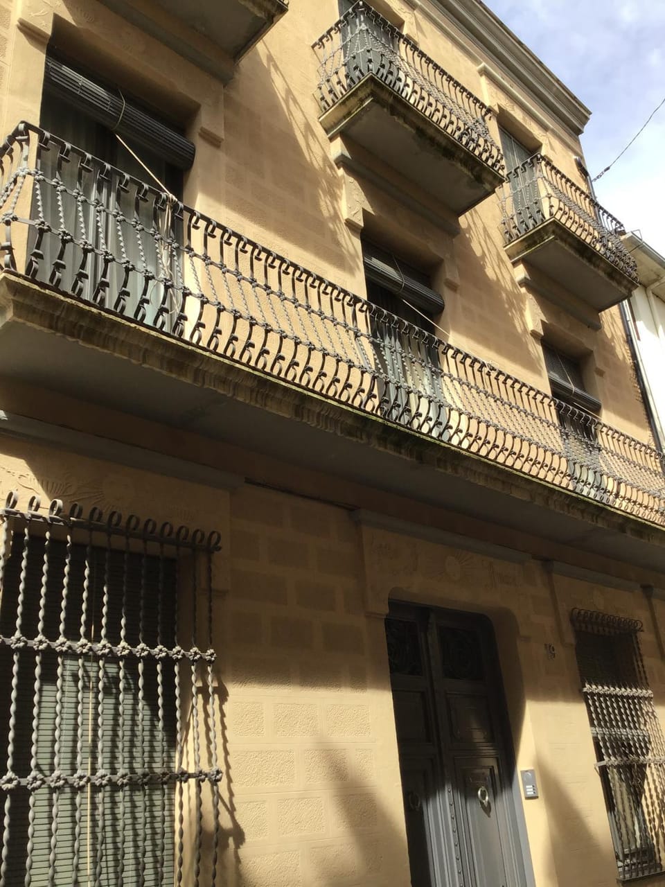 Property building, Facade/entrance, Balcony/Terrace