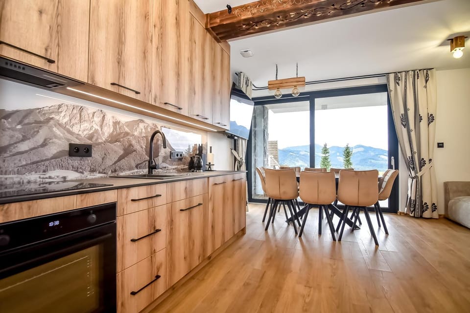 Natural landscape, Kitchen or kitchenette, Dining area, Mountain view, stove
