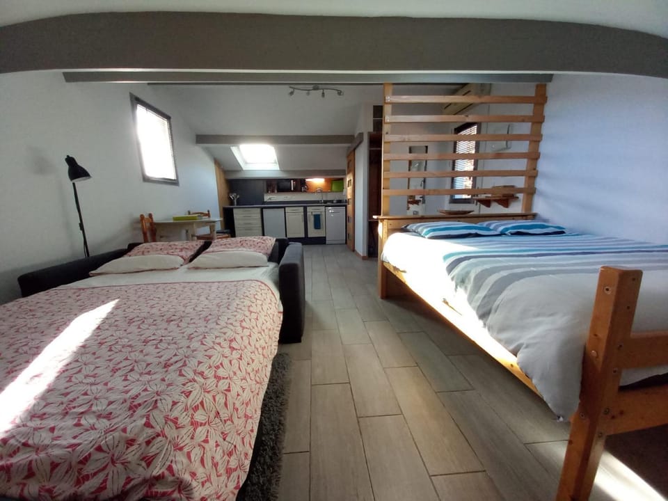 Bed, Photo of the whole room, Bedroom