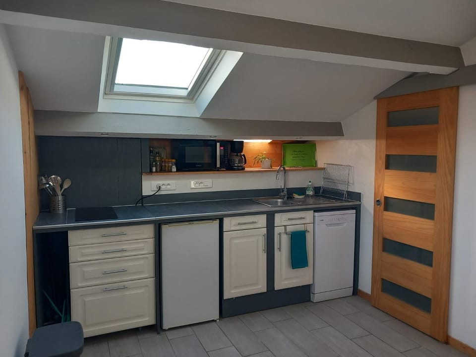 Kitchen or kitchenette, dishwasher, oven, stove