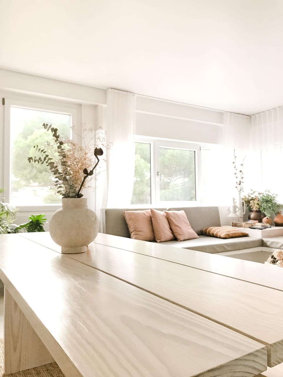 Living room, Seating area, Dining area