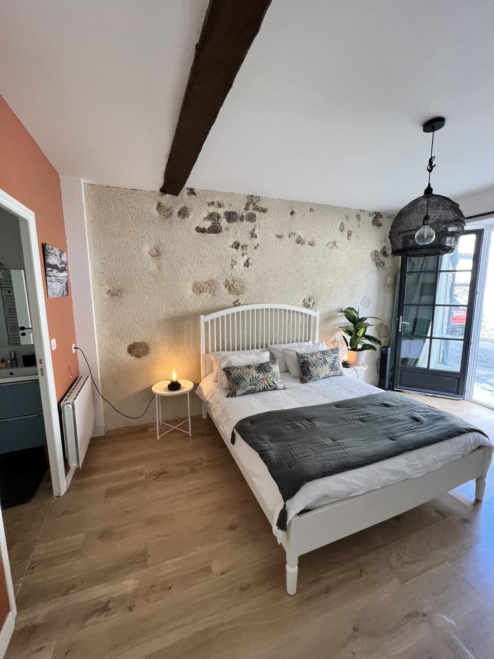 Photo of the whole room, Bedroom