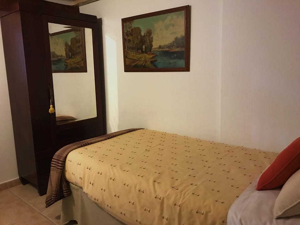 Photo of the whole room, Bedroom