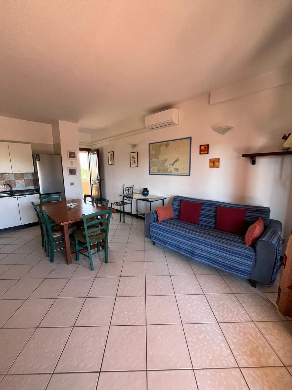 Living room, Dining area
