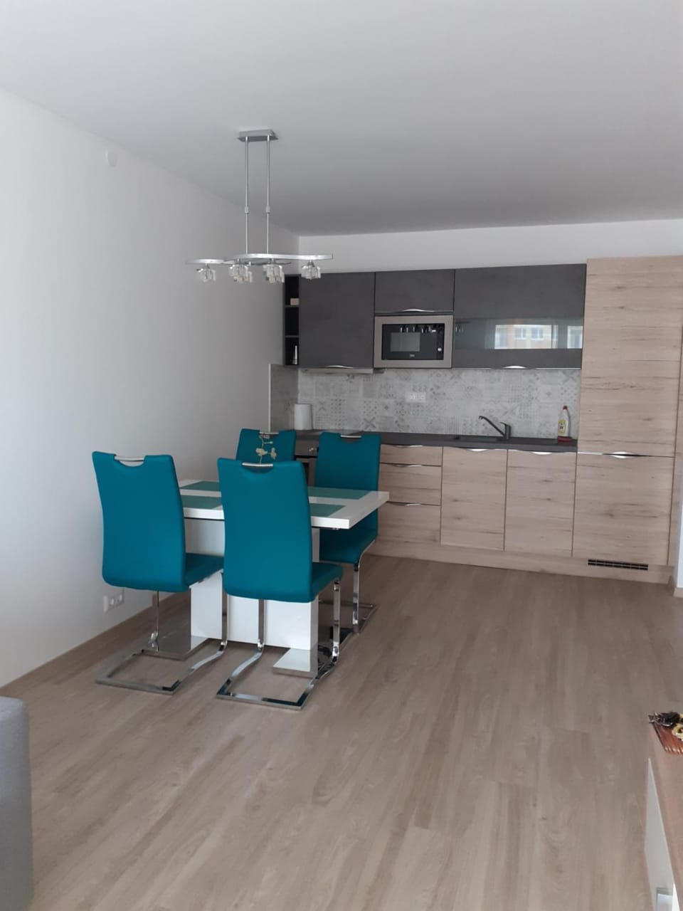 Kitchen or kitchenette, Dining area