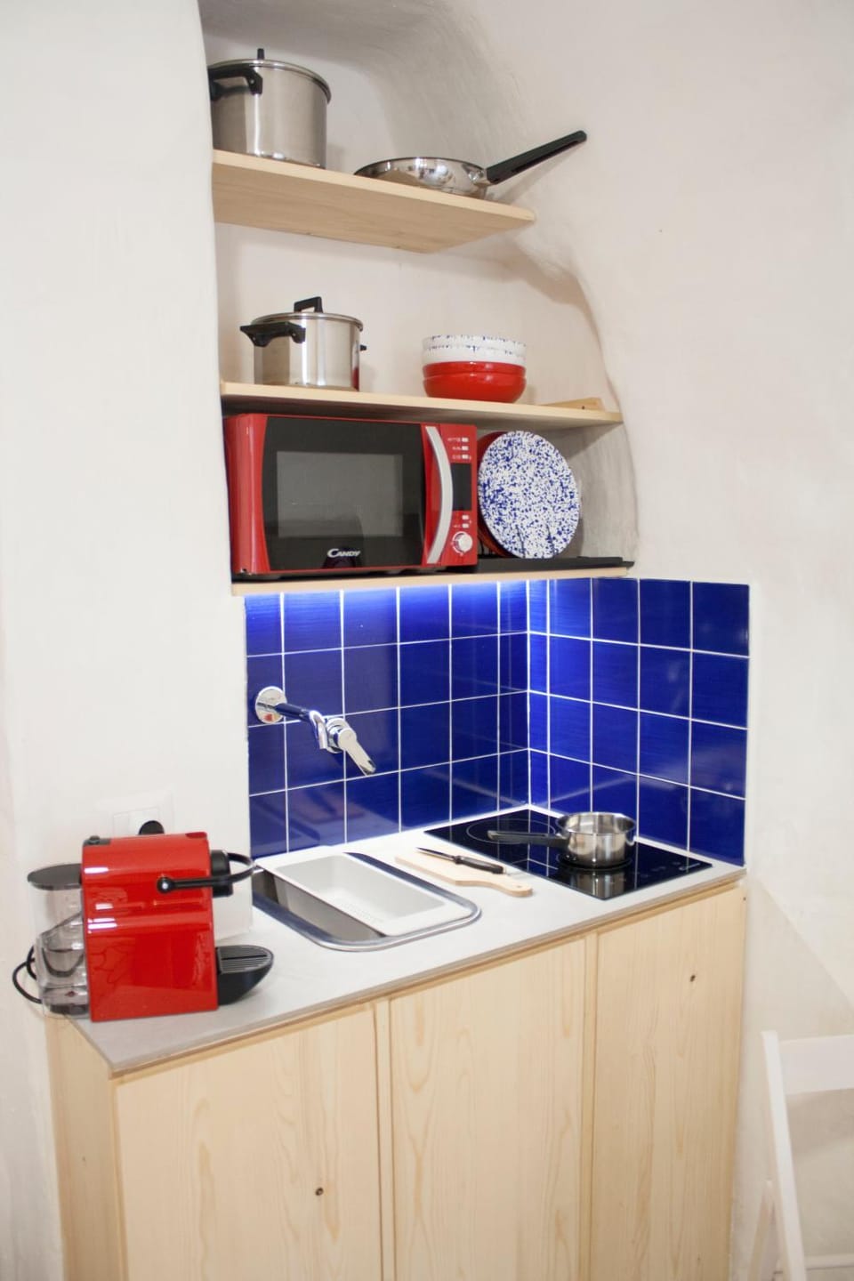 Coffee/tea facilities, Kitchen or kitchenette, Living room
