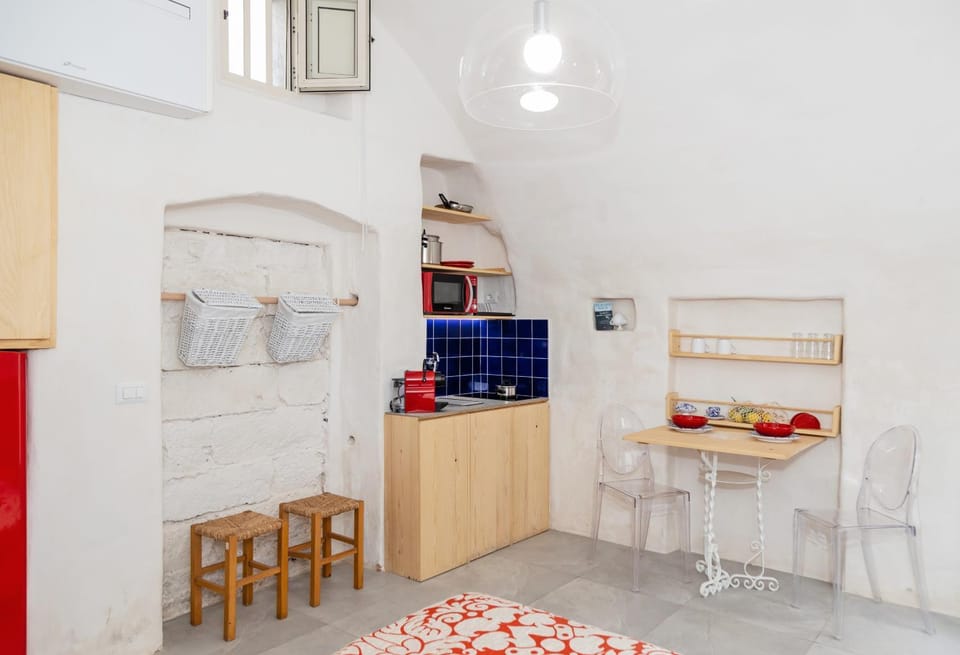 Kitchen or kitchenette, Photo of the whole room, Dining area, Lunch