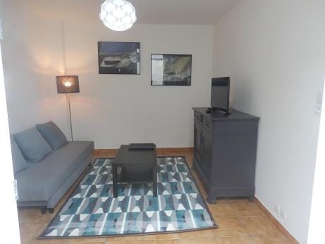 Appartement T2 ou T1 côté cour/jardin avec garage Apartment in Nouvelle-Aquitaine