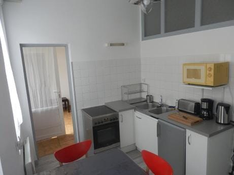 Appartement T2 ou T1 côté cour/jardin avec garage Apartment in Nouvelle-Aquitaine