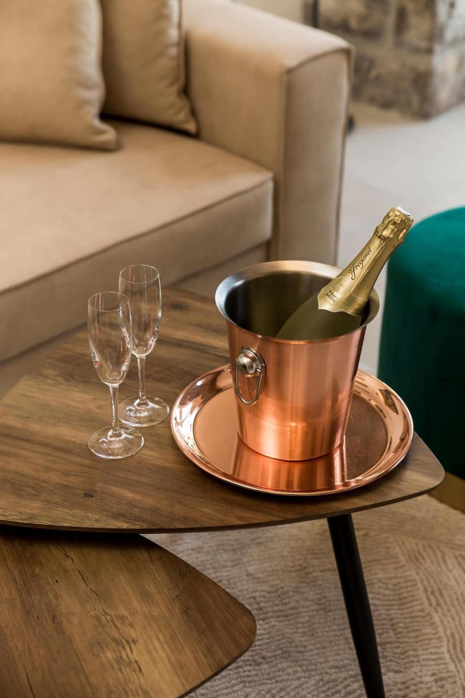 Living room, Food and drinks, Seating area, Drinks, Alcoholic drinks