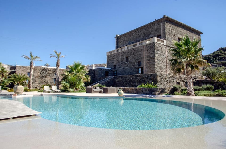 Property building, Pool view, Swimming pool, sunbed