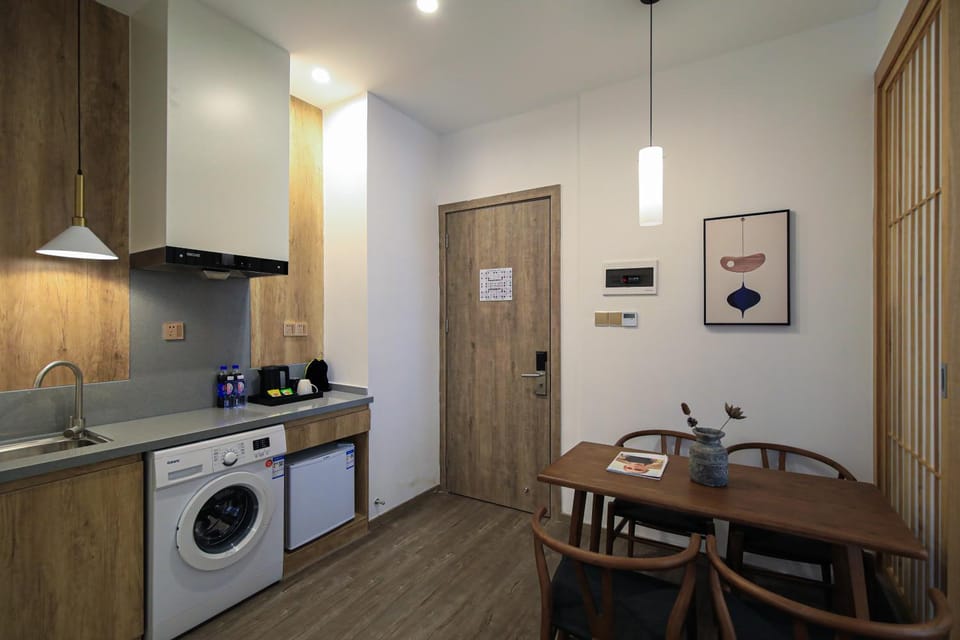 Kitchen or kitchenette, Living room, Seating area, Dining area, minibar, stove, washing machine